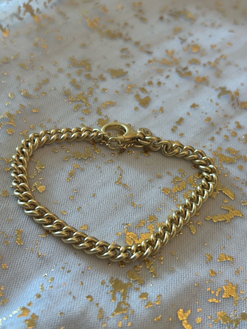 Madewell Gold Tone Curb Link Chain Bracelet, large clasp, adjustable length - Picture 3 of 6